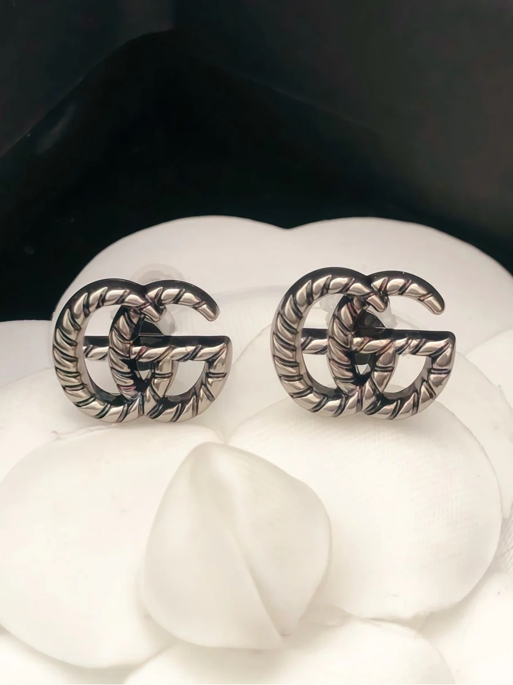 Chic Interlocking G Stud Earrings